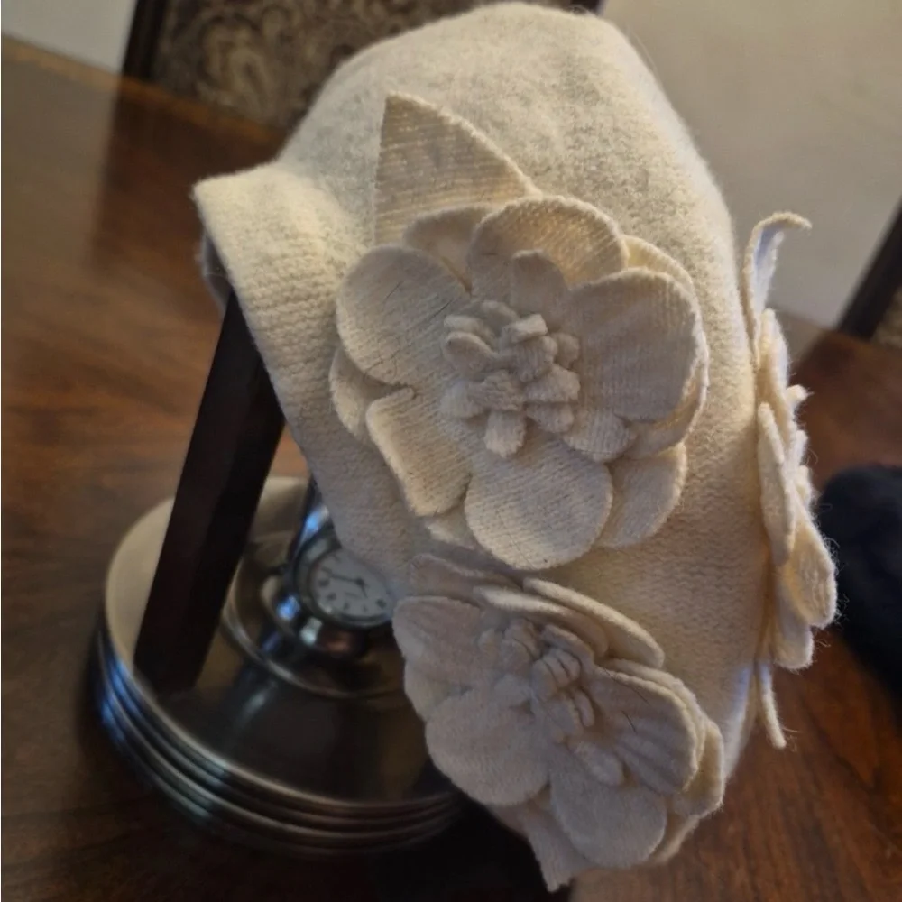 Betmar New York Women's White Floral Beret One Size Wool